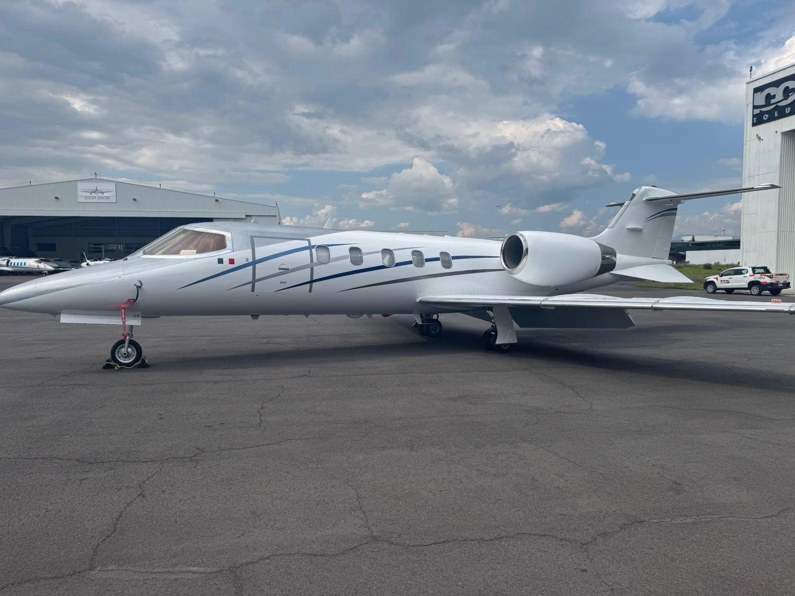 Learjet 31