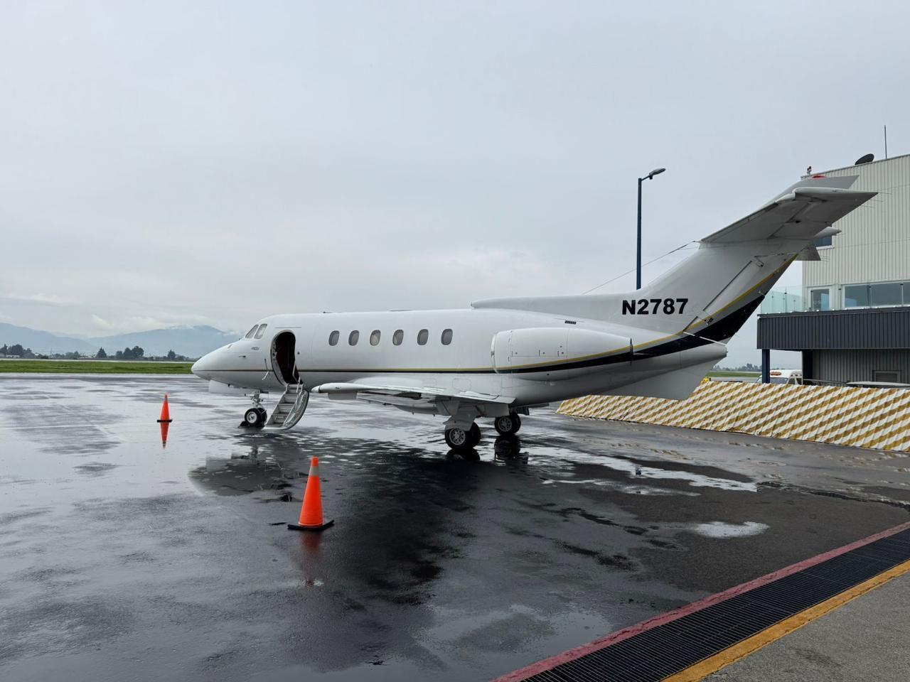 Hawker 700 3